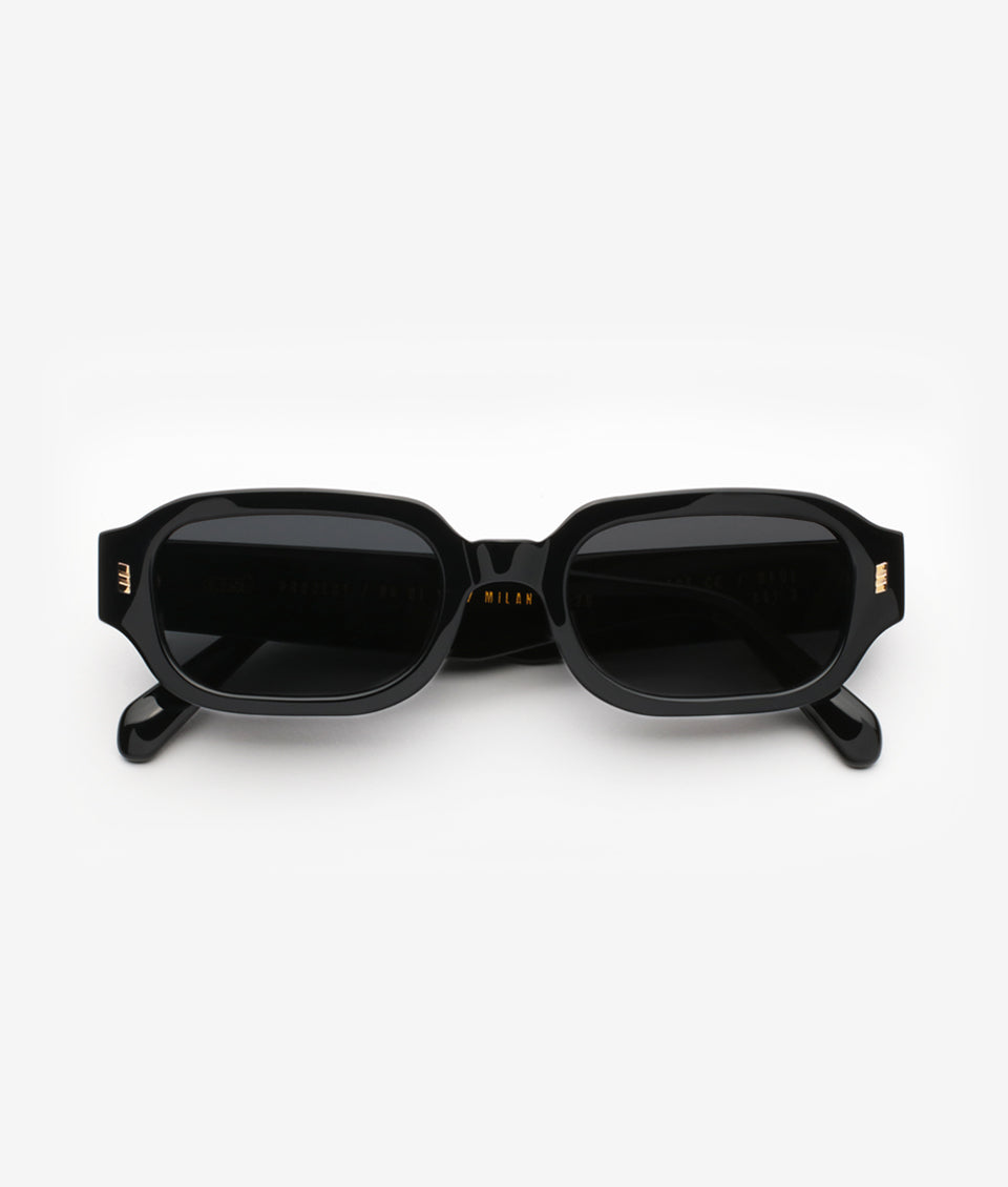 DearFriday_Black_front