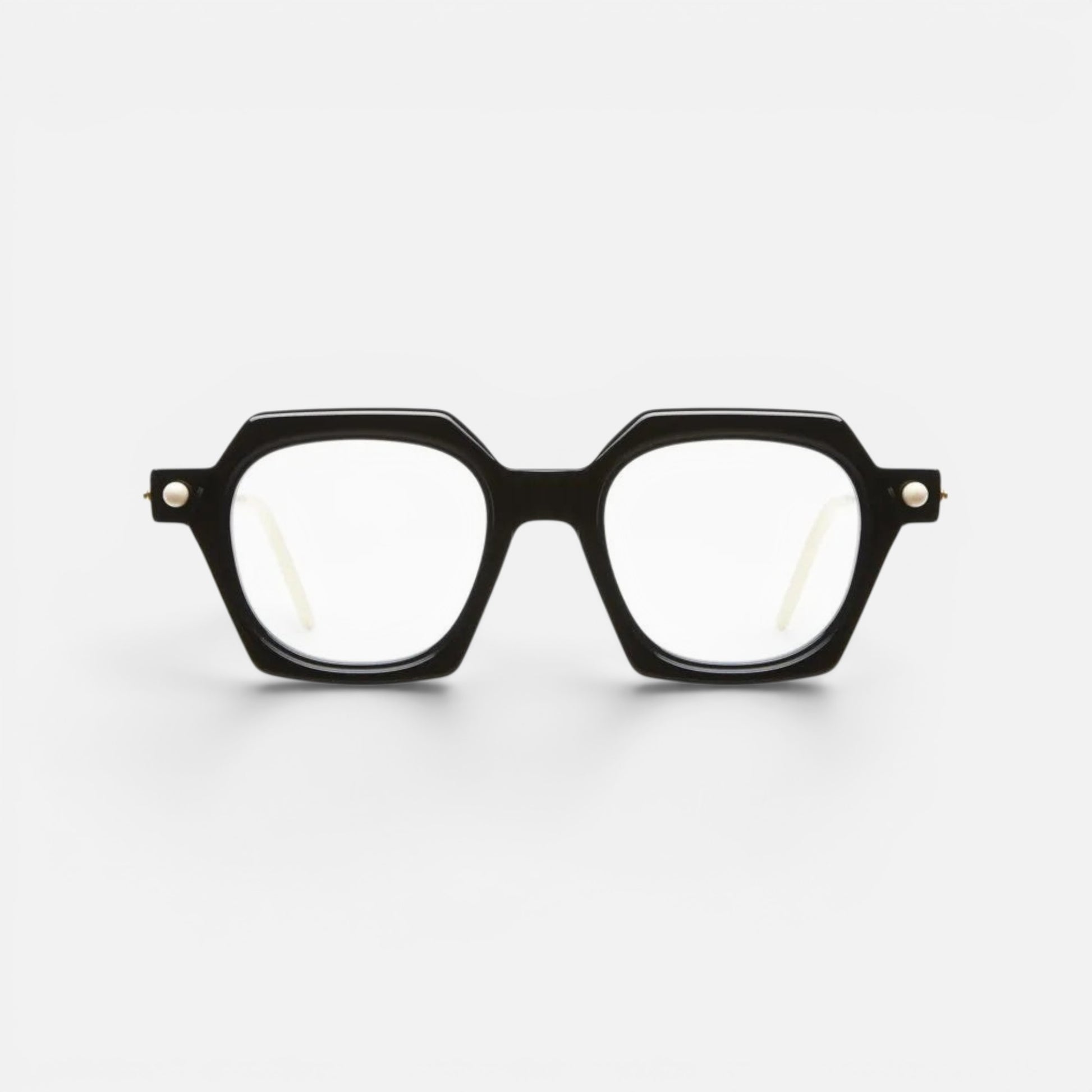 P10_BS_Black-Shine.webp