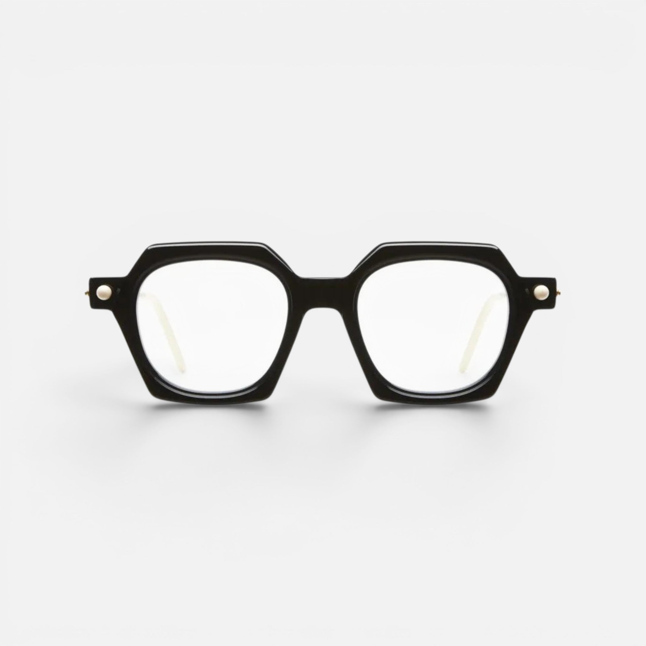 P10_BS_Black-Shine.webp